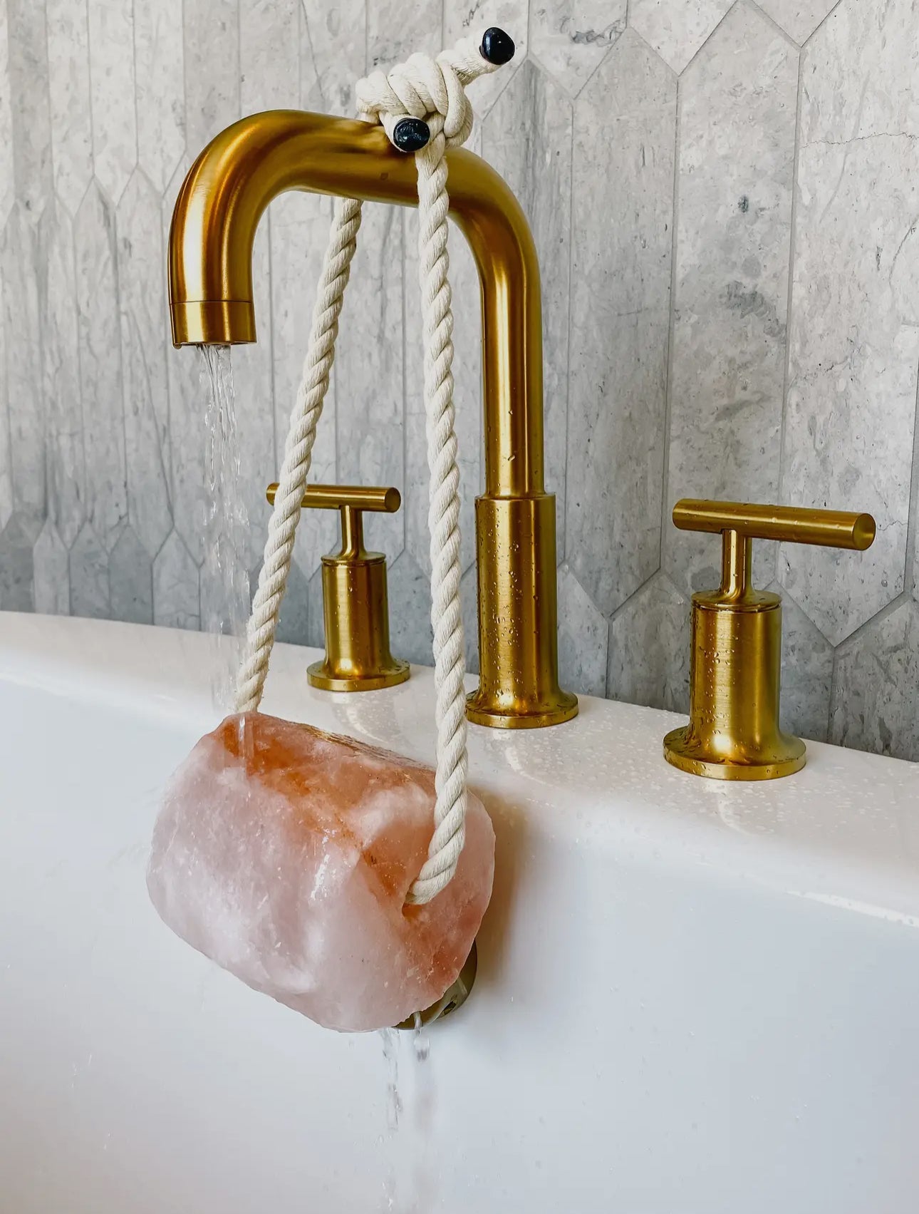 Detox rock for bath and shower. 100% natural Pink Himalayan Salt. Rejuvenating, replenishing & restoring for your body. Softens skin, detoxes your body, purifies the air, 83+ minerals